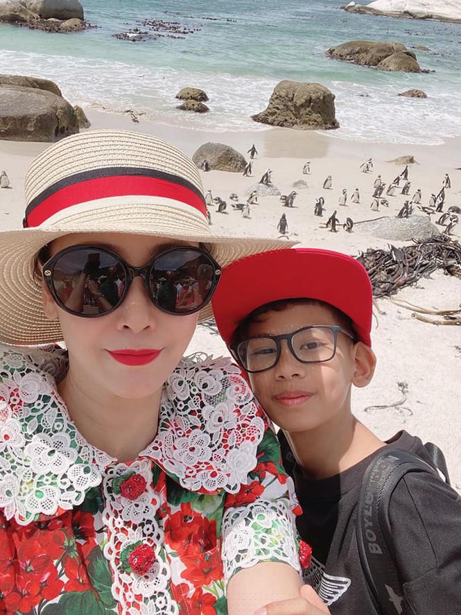 Á hậu Thuý An vai trần gợi cảm, Phương Nga dịu dàng áo dài đầu năm - ảnh 5
