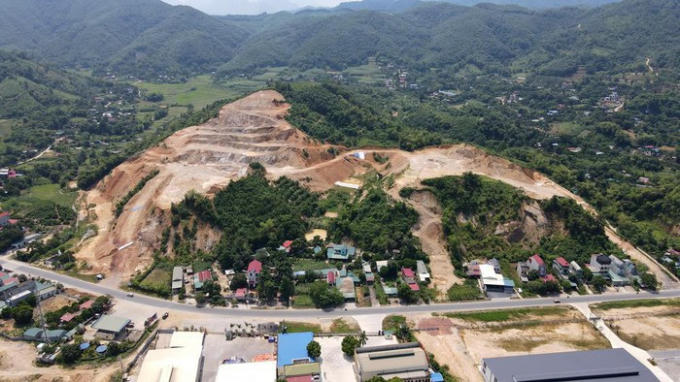 Một số hộ dân ảnh hưởng bởi việc thi công dự án này. Ảnh: MT