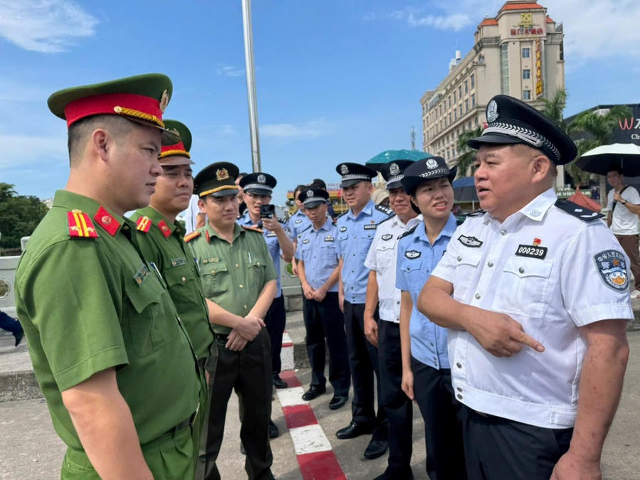 Công an Quảng Ninh chủ trì bàn giao đối tượng cho Công an khu tự trị dân tộc Choang, Quảng Tây, Trung Quốc