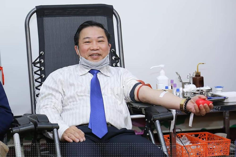 Ông Lưu Bình Nhưỡng - Phó trưởng ban Dân nguyện của Ủy ban Thường vụ Quốc hội cũng đã đăng ký tham gia hiến máu (Ảnh: BVCC)