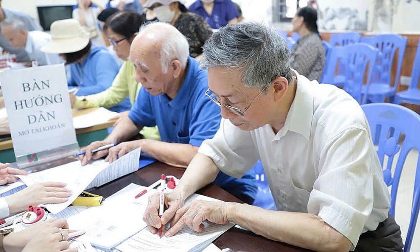 Đề xuất hỗ trợ tiền đóng bảo hiểm y tế cho người 65-70 tuổi (Ảnh: minh họa)