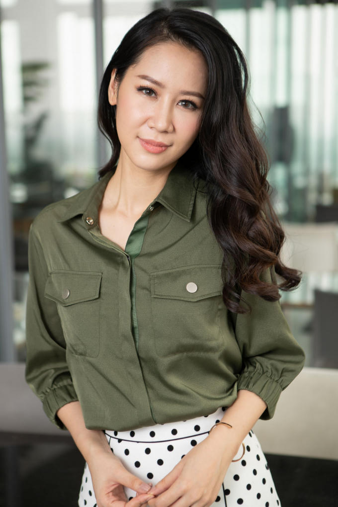 Dương Thùy Linh đón nắng hè rạng rỡ