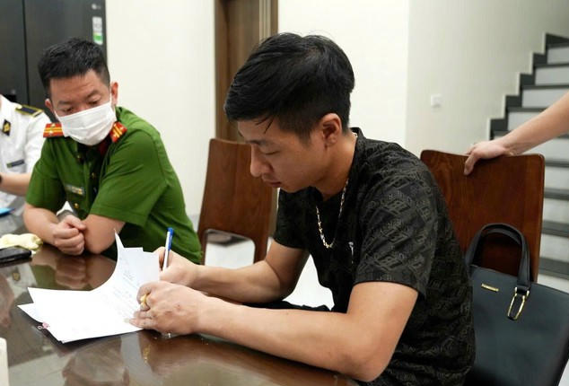 Đối tượng Lê Văn Tươi tại cơ quan Công an. Ảnh: CA Hà Nội.