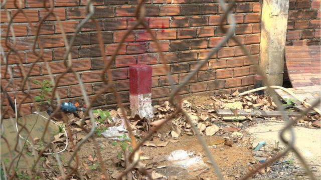 Việc Sở Tài nguyên - Môi trường TP. cắm cột mốc trong nhà dân bị Bí thư Thăng phê phán “vô cảm".