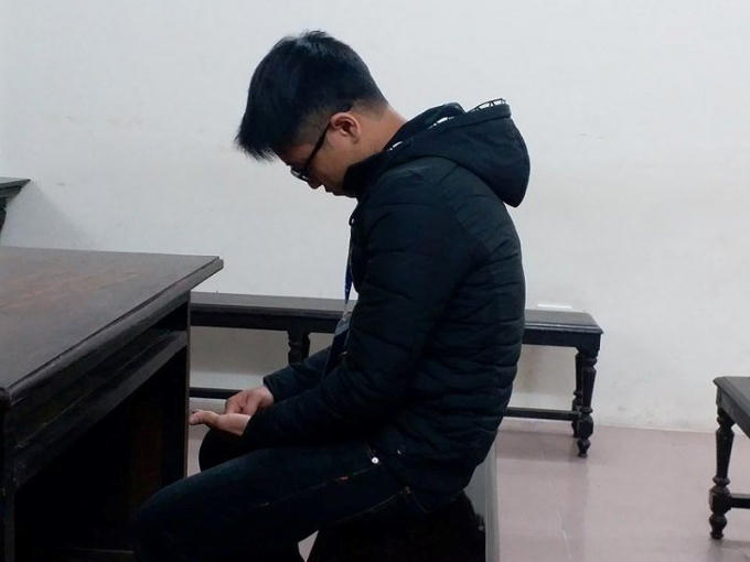 Bùi Đăng Linh trước vành móng ngựa trong phiên xét xử.