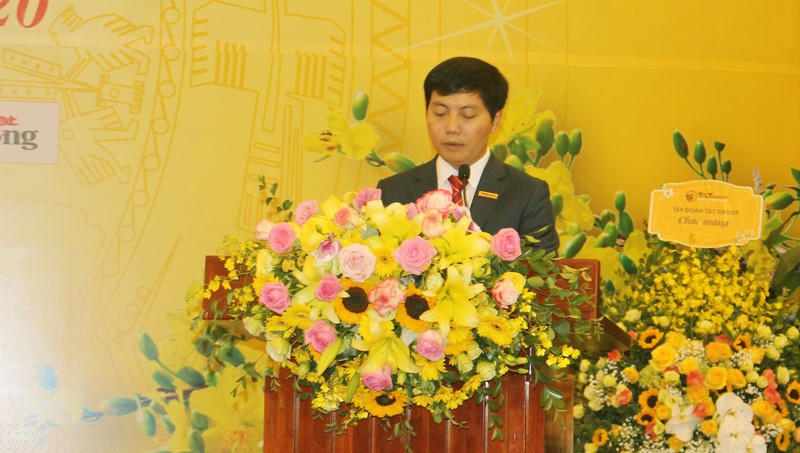 Ông Trần Đức Vinh, Phó Tổng Biên tập Báo Pháp luật Việt Nam báo cáo kết quả công tác năm 2019.