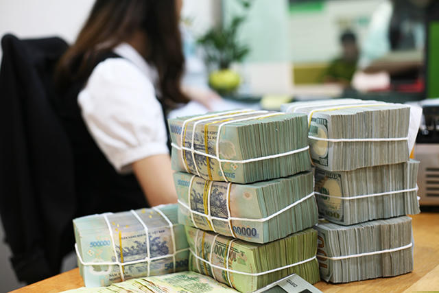 Những ảnh hưởng từ dịch Covid-19 với các ngân hàng sẽ còn kéo dài. Ảnh: L.H