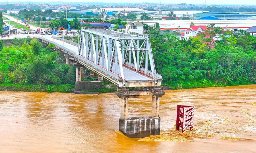 Bổ sung vốn cho Bộ Giao thông vận tải để xây cầu Phong Châu mới. (Ảnh minh họa: VGP)