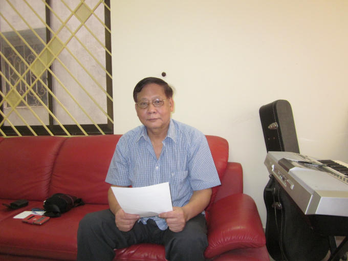 Ông Bùi Văn Việt với ca khúc "Mong ước ngày khai trường".