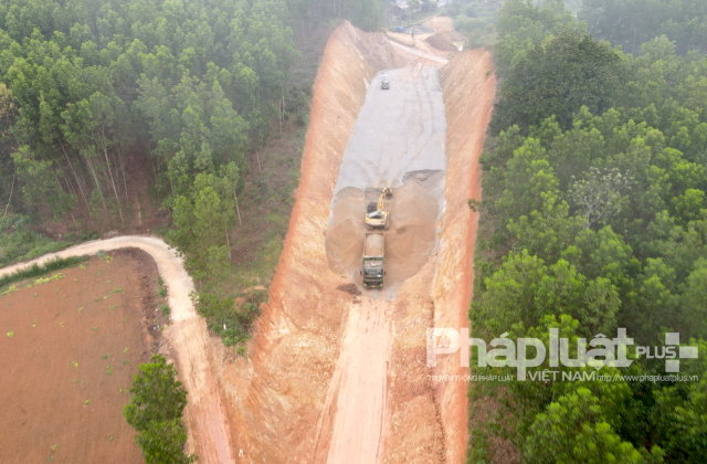 Bắc Giang: Một doanh nghiệp bị xử phạt 100 triệu đồng vì khai thác đất mà không đăng ký
