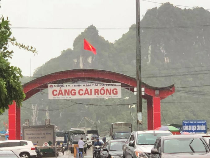 Cảng Cái Rồng, một cảng chính trong hệ thống thương cảng của Vân Đồn xưa, luôn rộn ràng tập nập