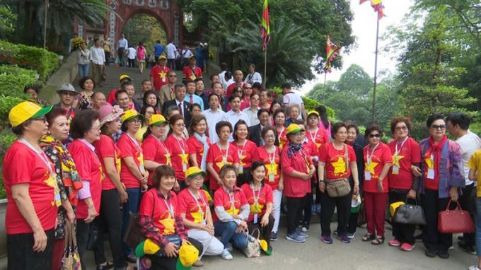 Càng gần ngày giỗ Tổ, dòng người đổ về Đền Hùng mỗi ngày một đông hơn.