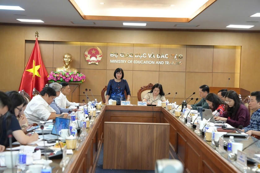 Thứ trưởng Bộ Tư pháp Đặng Hoàng Oanh phát biểu tại buổi làm việc.