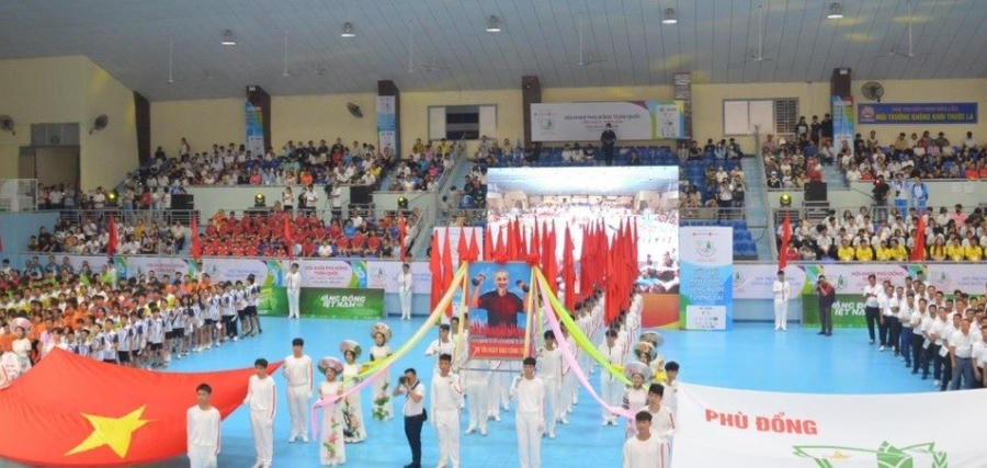 Lễ khai mạc có sự tham gia của trên 2.500 vận động viên, lãnh đạo đoàn, huấn luyện viên, săn sóc viên đến từ 13 tỉnh, thành phố. Ảnh: Báo Đắk Lắk