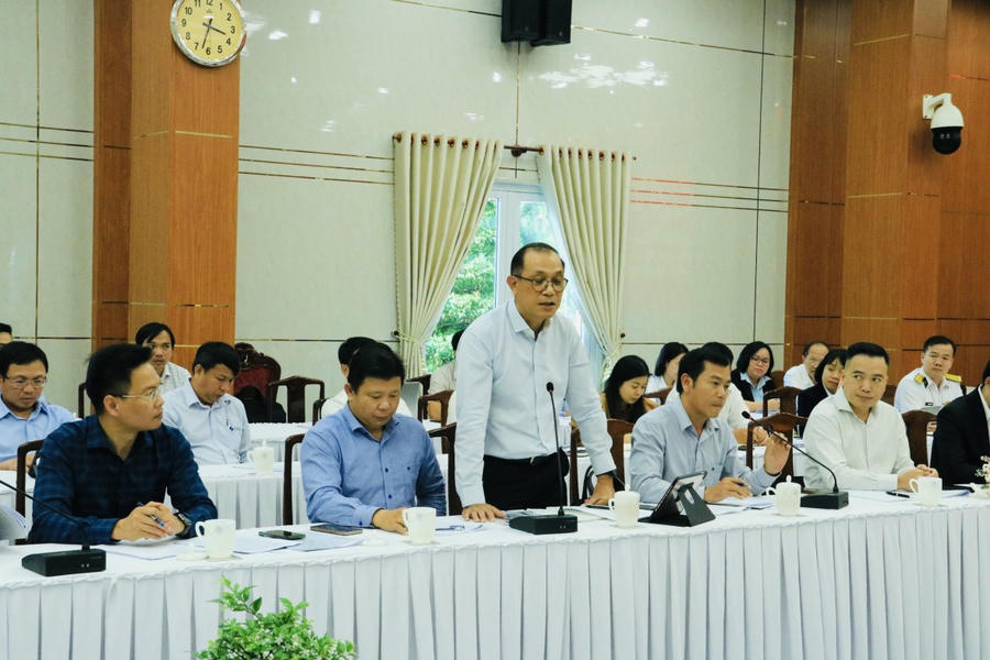 Đại diện công ty phát biểu tại hội nghị.