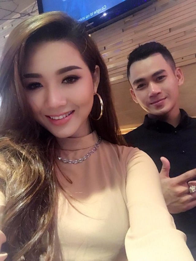 Cặp vợ chồng trẻ đang được yêu mến trên mạng.