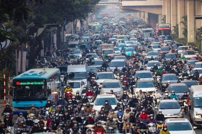 Cảnh ùn tắc trên đường Nguyễn Trãi trong giờ cao điểm tháng 1/2025. Ảnh: PHẠM CHIỂU