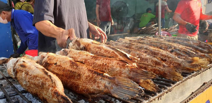 Năm nay giá cá lóc nướng có tăng lên so với những năm trước...