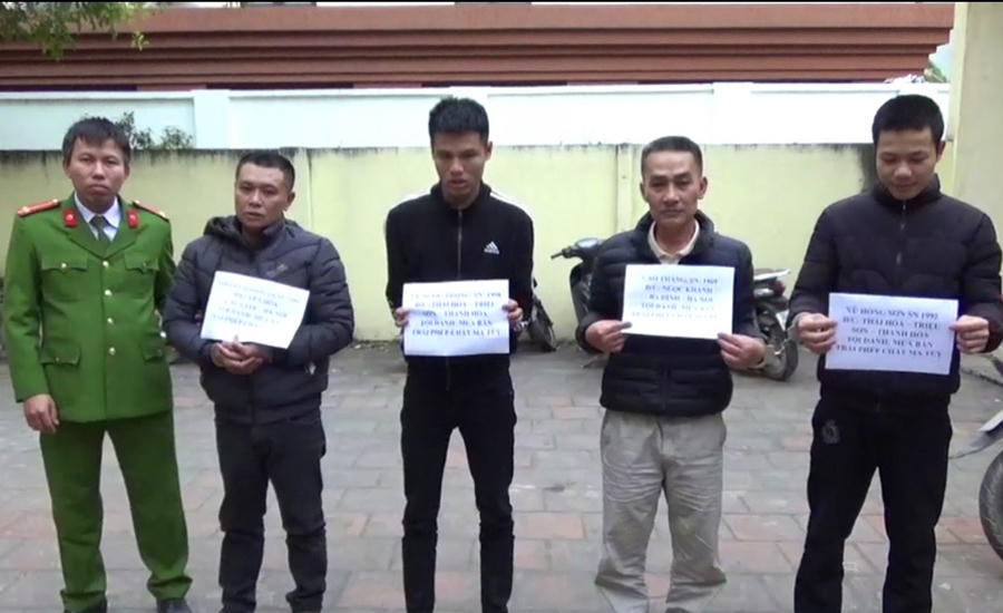 Các đối tượng trong đường dây mua bán ma túy từ Hà Nội về Thanh Hóa tiêu thụ bị Công an