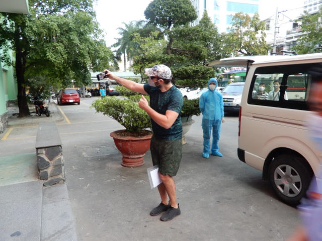 Bệnh nhân không quên selfie trước khi lên xe về nhà