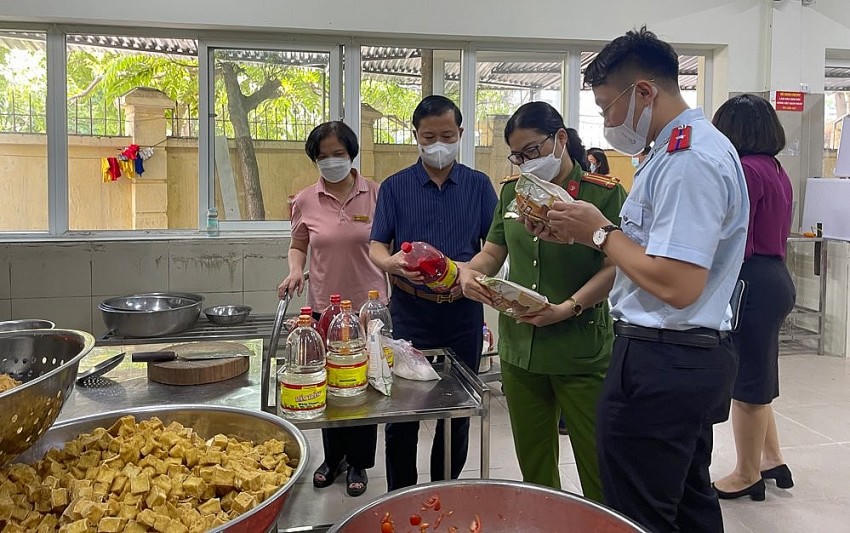 Bộ Y tế luôn phối hợp với các đơn vị trong kiểm tra, xử lý vấn đề an toàn thực phẩm.