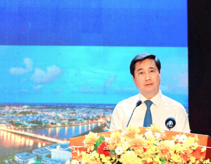 Thứ trưởng Bộ Xây dựng Nguyễn Tường Văn phát biểu tại Lễ công bố quyết định.