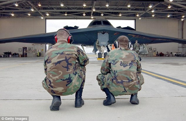 Máy bay B-2 được trang bị bom thông thường và bom hạt nhân.