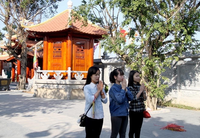 Hàng ngày, có rất nhiều người ghé thăm và thắp hương tại đền. Xã Xuân Phổ có diện tích 585,66 ha với 4.200 nhân khẩu. Xã vừa hoàn thành xong các tiêu chí nông thôn mới, thu nhập bình quân đầu người hàng năm là 30.600.000 đồng/người.