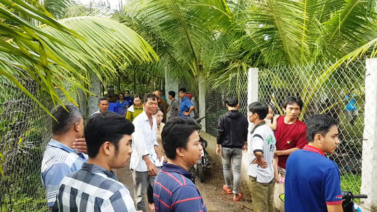 Công an đang khám nghiệm hiện trường. (Ảnh: báo Vietnamnet)