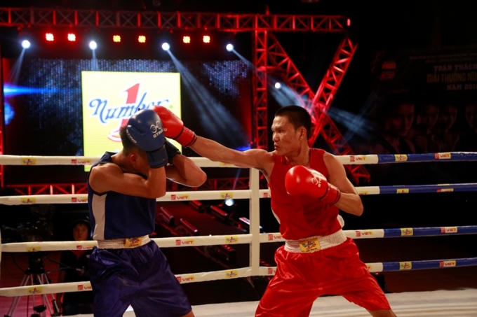 Ngọc Hoan lội ngược dòng ngoạn mục, với lối đánh mạnh mẽ.