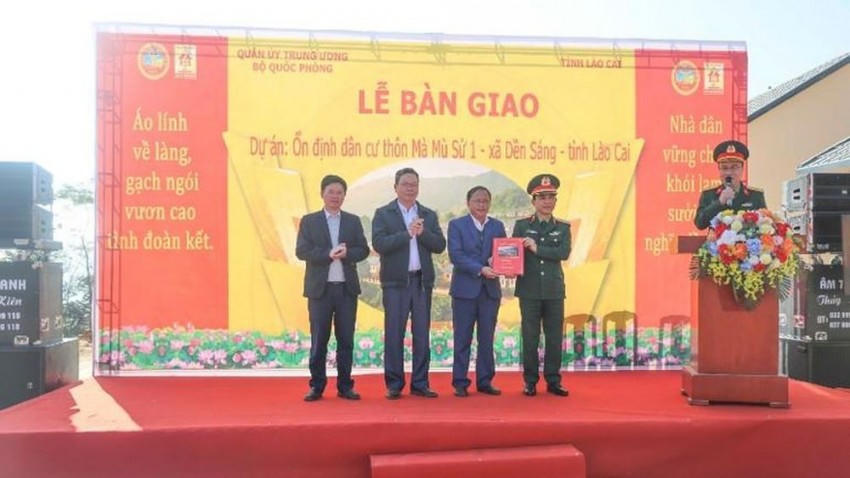 Bàn giao Dự án ổn định dân cư thôn Mà Mù Sử 1 cho chính quyền xã Dền Sáng, tỉnh Lào Cai.