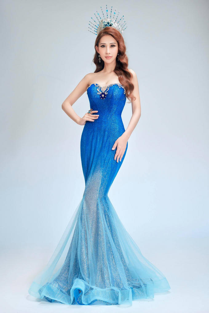 “Hành trình tại Miss Asia World 2018 luôn là một phần khó quên trong quãng thời gian thanh xuân của tôi. Những trải nghiệm dù vui hay không vui trong hành trình ấy cuối cùng đều được “quả ngọt” mà cuộc thi mang lại xóa nhòa. Miss Asia World thực sự đã mở ra cho tôi nhiều cơ hội và tôi luôn tự nhắc nhở bản thân phải sống sao cho xứng đáng với chiếc vương miện trên đầu mình, với danh hiệu mà mình nỗ lực có được” – Chi Nguyễn tâm sự.