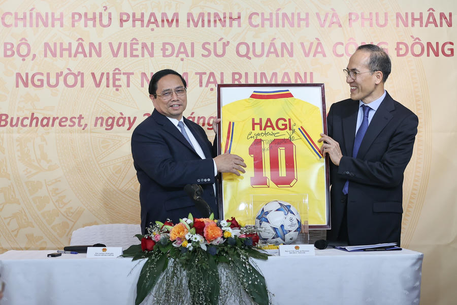 Thủ tướng: Giải quyết công việc của bà con kiều bào “như của người thân ruột thịt”- Ảnh 7.