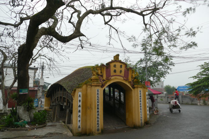 Cầu Ngói chợ Lương (Hải Hậu, Nam Định) cùng với cầu Thanh Toàn (Huế), cầu Chùa (Hội An) là 3 cây cầu ngói đẹp nhất Việt Nam, được phát hành tem năm 2012.