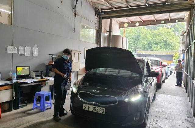Xe vận tải hành khách hết hạn kiểm định, đi đăng kiểm có bị phạt?