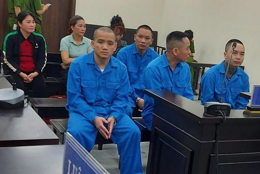 Các bị cáo tại phiên toà xét xử.