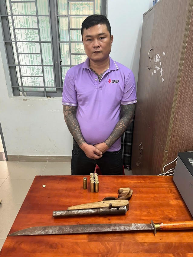 T. H. N cùng tang vật.