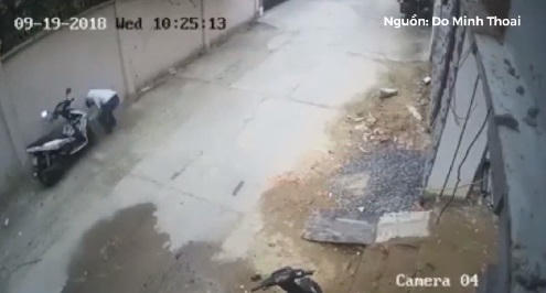 Clip: T&ecirc;n trộm bốc đầu xe bẻ kh&oacute;a trốn tho&aacute;t trong t&iacute;c tắc