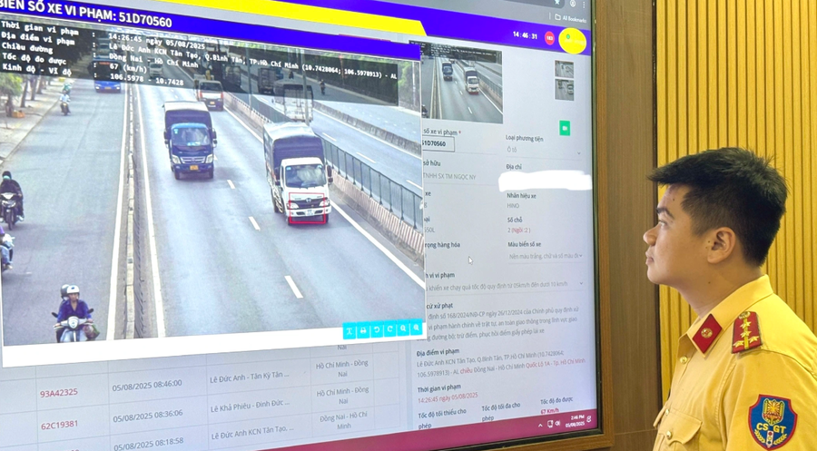 Hệ thống camera phạt nguội tự động của CSGT TP HCM. (Ảnh: Vũ Phượng)