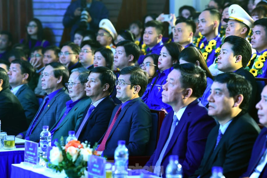 Các đại biểu tham gia chương trình.