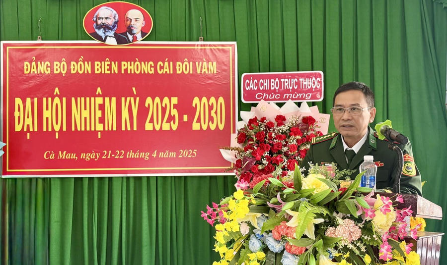 Đại tá Nguyễn Quang Hà - Ủy viên Ban Thường vụ Đảng ủy, Phó Chính ủy BĐBP tỉnh Cà Mau, phát biểu chỉ đạo tại Đại hội.