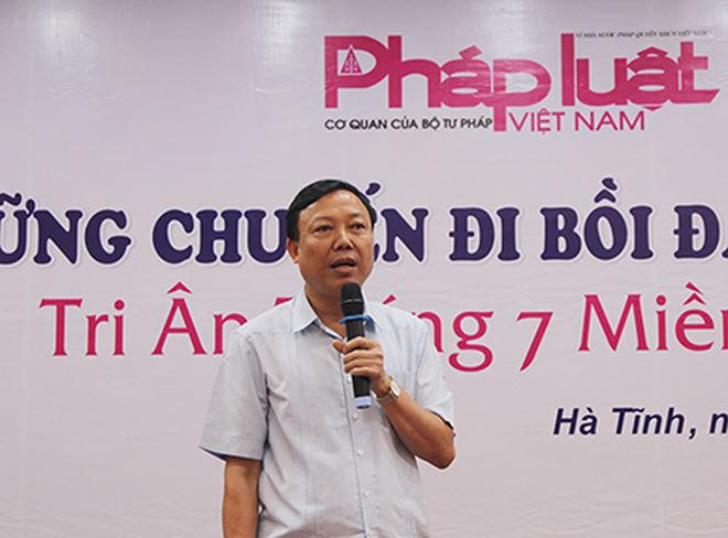 Phó Giám đốc Sở Tư pháp Hà Tĩnh, ông Văn Đình Minh thay mặt cán bộ Tư pháp cảm ơn đoàn công tác của Báo PLVN