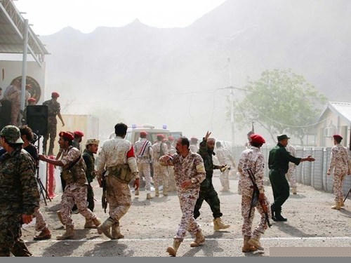 Khu vực gần hiện trường vụ tấn công của Houthi khiến hàng chục binh sĩ Yemen thiệt mạng. (Nguồn: AMN).