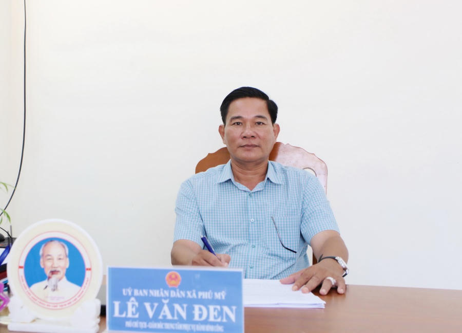 Ông Lê Văn Đen – Phó Chủ tịch UBND xã Phú Mỹ, tỉnh Cà Mau, trao đổi với phóng viên.