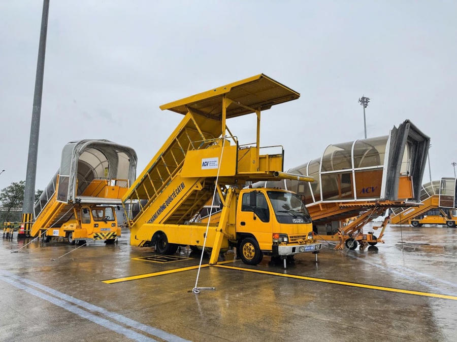 Để giảm thiểu ảnh hưởng đến hành khách, các cảng hàng không đã phối hợp với các hãng hàng không và các đơn vị liên quan xây dựng phương án phục vụ hành khách khi có bão và trong trường hợp các chuyến bay phải chuyển hướng (divert). Mục tiêu là đảm bảo an toàn và chất lượng dịch vụ, đồng thời kịp thời giải đáp mọi thông tin, thắc mắc của hành khách.