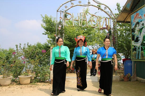 Nhờ cảnh đẹp nên thơ và có khu du lịch sinh thái ngay trên đỉnh đèo nên rất nhiều du khách thập phương không ngại đường xa đến với Pha Đin.