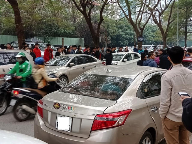 T&agrave;i xế Uber, Grab tuy&ecirc;n bố bỏ sang ứng dụng Việt Nam nếu kh&ocirc;ng đ&agrave;m ph&aacute;n được