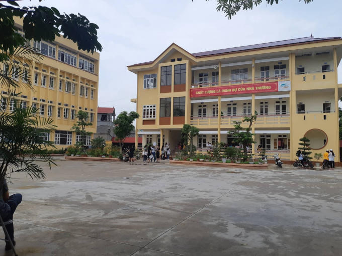 Điểm trường chuyên Chu Văn An, nơi khoảng 100 thí sinh tự do thuộc Tiểu đoàn Cảnh sát cơ động (CSCĐ) số 2, thuộc Trung đoàn CSCĐ Đông Bắc, Bộ Tư lệnh CSCĐ dự thi kì thi THPT quốc gia 2018 tại Lạng Sơn.