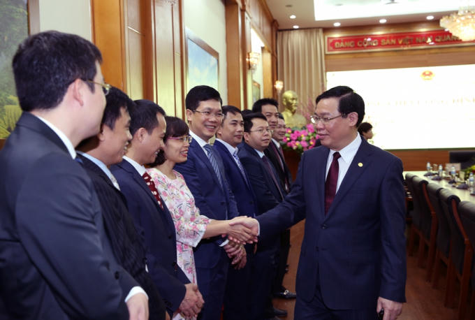 Phó Thủ tướng Vương Đình Huệ trong một buổi làm việc với các cán bộ, công chức của Uỷ ban Quản lý vốn Nhà nước tại doanh nghiệp.