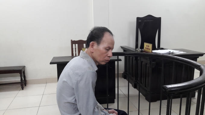Bị cáo trước vành móng ngựa trong phiên tòa.